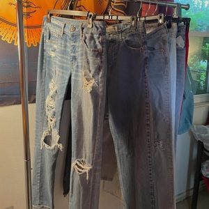 american eagle medium wash mid-rise tomgirl jeans